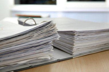 Tablo, işletme ve muhasebe kavramı üzerindeki belgeler klasörüyle 