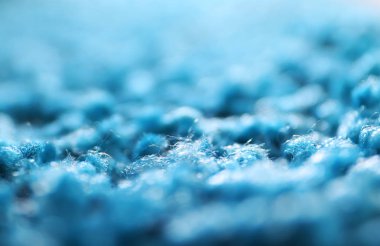 Kabarık mavi temiz halı, portre