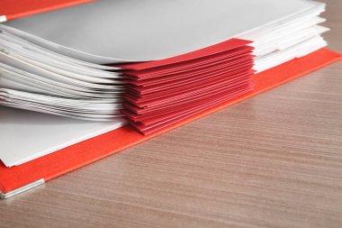 Tablo, işletme ve muhasebe kavramı üzerindeki belgeler klasörüyle 