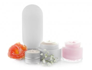 Vücut beyaz zemin üzerine krem ile kompozisyon