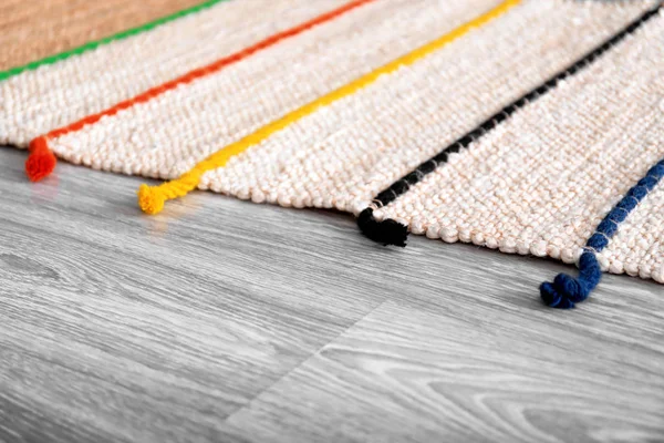 Jasny dywan na podłodze — Zdjęcie stockowe