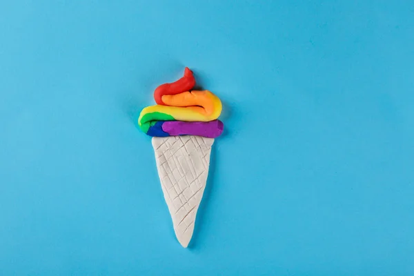 Ουράνιο Τόξο Παγωτό Φτιαγμένο Από Ζύμη Παιχνιδιού Χρώμα Φόντου — Φωτογραφία Αρχείου