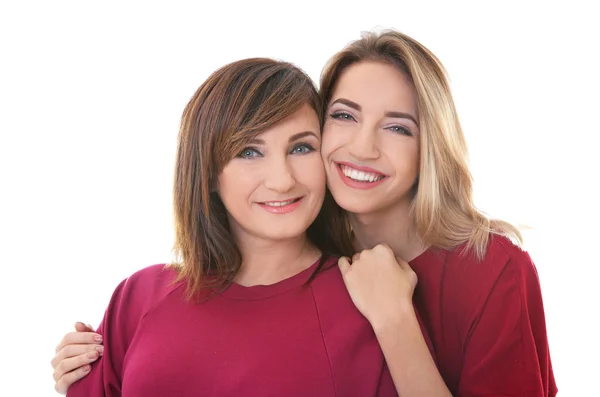 Aantrekkelijke Jonge Vrouw Met Haar Moeder Bijpassende Jurken Witte Achtergrond — Stockfoto