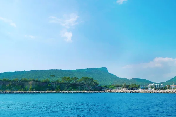 Deniz Kıyısında Güneşli Güzel Görünümünden — Stok fotoğraf