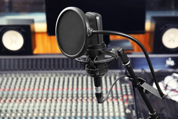 Blick Auf Modernes Mikrofon Radiosender Nahaufnahme — Stockfoto