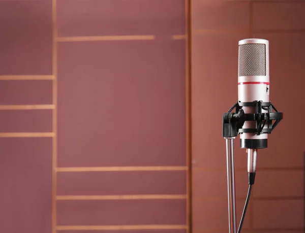 Nézd Rádióállomás Closeup Modern Mikrofon — Stock Fotó