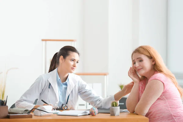 Young female doctor consulting overweight woman in clinic — Stock Photo, Image