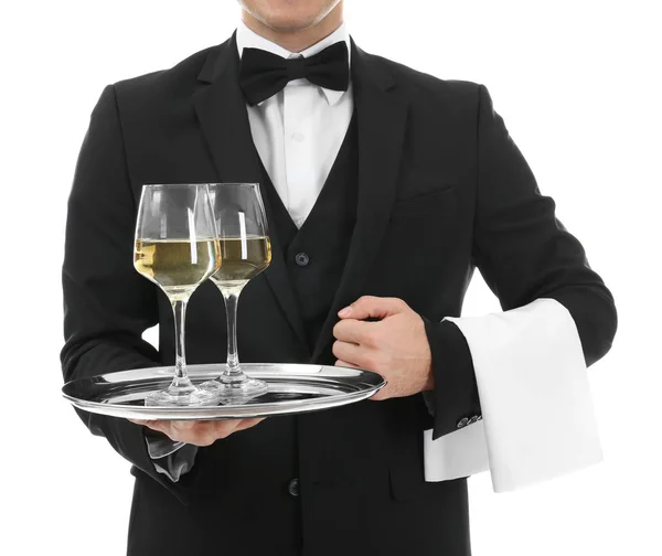 服务员拿着酒杯在白色背景下的托盘 — 图库照片