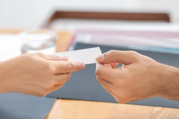 Notaris Geven Visitekaartje Naar Client Office — Stockfoto