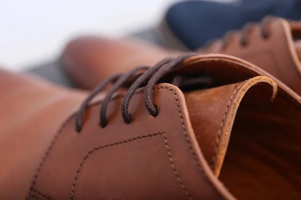 Par de zapatos masculinos con estilo, primer plano — Foto de Stock