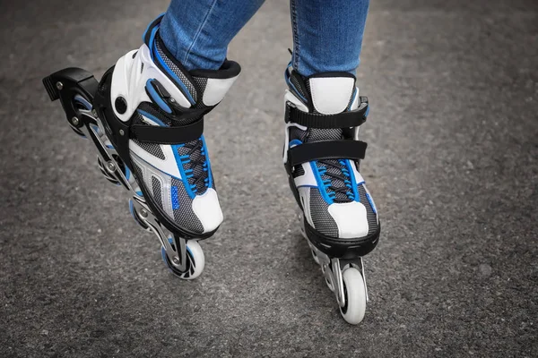 Legs of young woman rollerskating outdoors — Stock Photo, Image