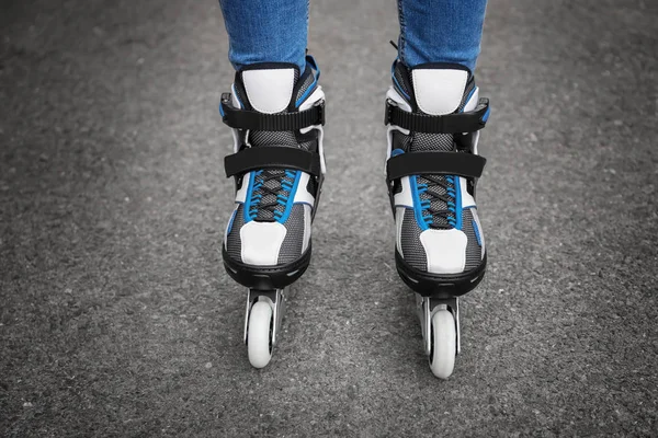 Legs of young woman rollerskating outdoors — Stock Photo, Image