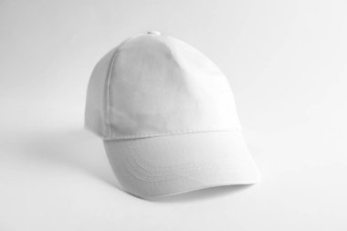 Beyaz arka plan üzerinde kap. Mockup tasarım için