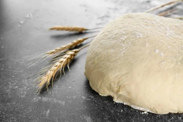 Pasta Fresca Cruda Tavolo Scuro — Foto Stock