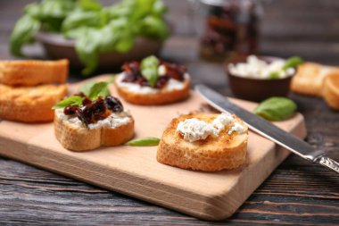 Kurutulmuş domates Bruschetta