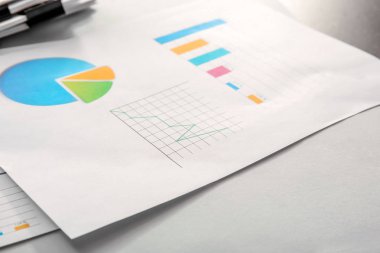 Grafik ve diyagramlar tablo üzerinde belge