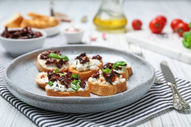 bruschettas kurutulmuş domates ile 