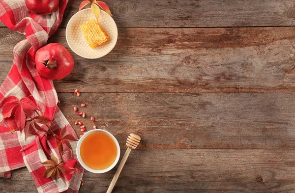 Sammansättning med honung och granatäpple — Stockfoto