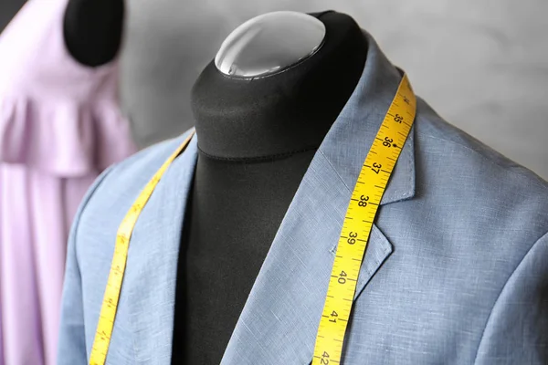 Custom-made suit on mannequin — Φωτογραφία Αρχείου