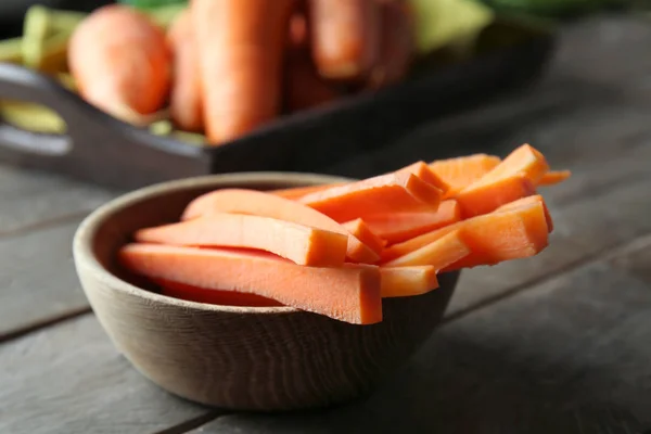 Cuenco con palitos de zanahoria — Foto de Stock