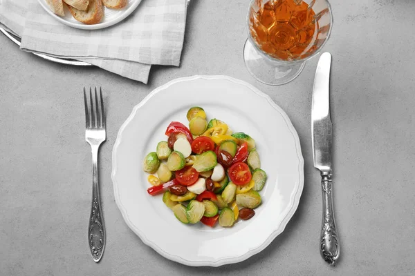 브뤼셀 콩나물 샐러드 접시 — 스톡 사진