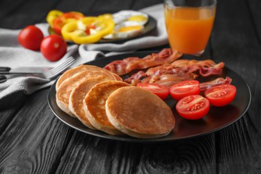 Pankek ve pastırma tablo ile lezzetli breakfast