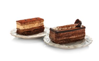 Beyaz zemin üzerine lezzetli tatlı hamur işleri