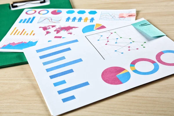 Documents with graphs and charts — Stock Photo, Image