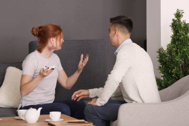 Office istemci ile erkek psikolog