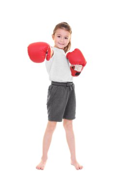 Boks eldivenleri beyaz zemin üzerine, sevimli küçük kız