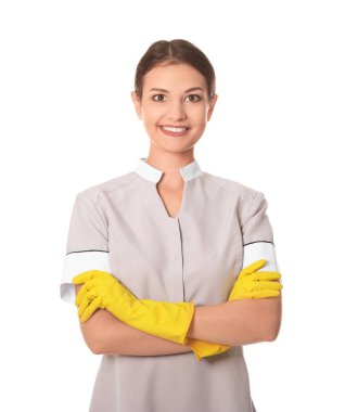 Beyaz arka plan üzerinde güzel oda hizmetçisi