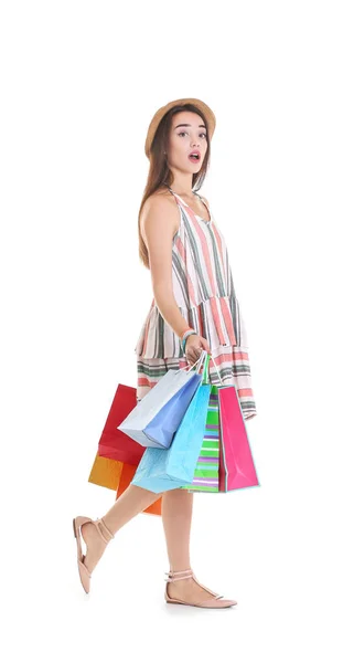 Giovane donna con borse della spesa — Foto Stock