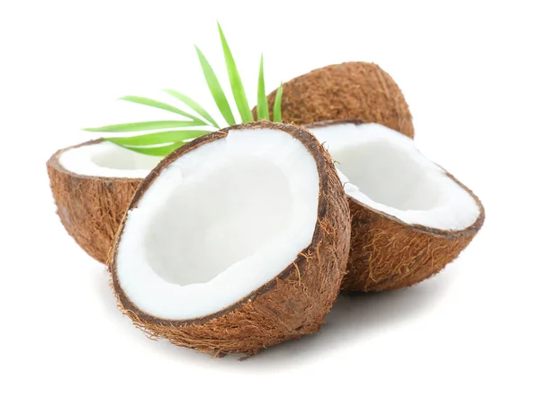 Половинки кокоса на белом фоне — стоковое фото