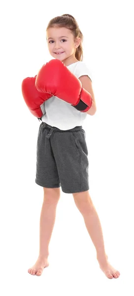 Carino bambina in guanti da boxe su sfondo bianco — Foto Stock