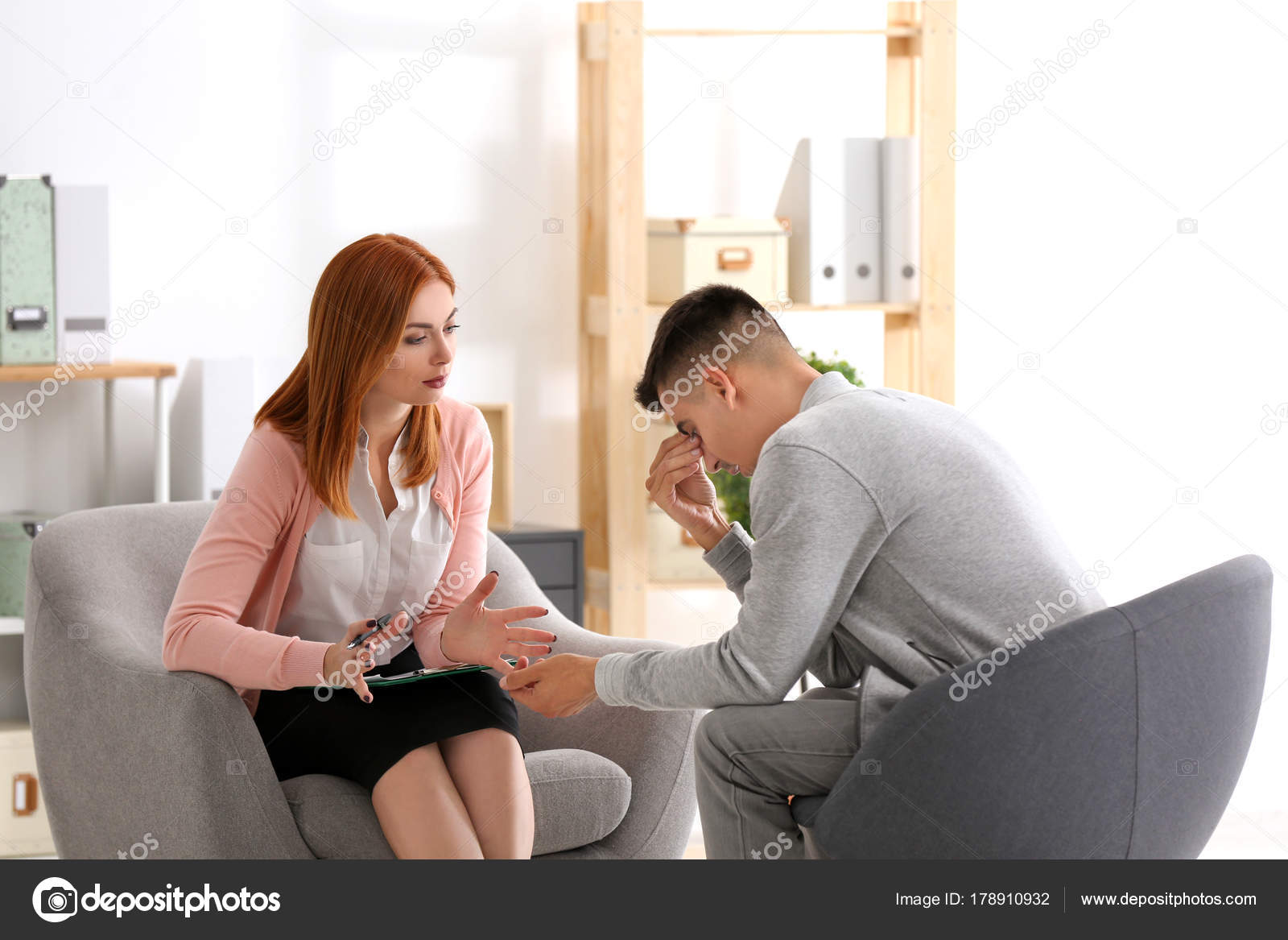 Психолог и его клиент. Психологическая консультация. Запись телефонных разговоров. Беседа с психологом. Запись говорящего.