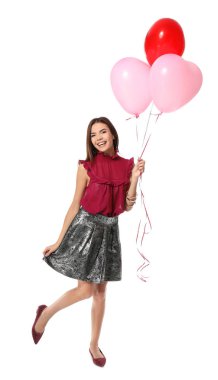  genç kadın kalp şeklinde balonlar ile
