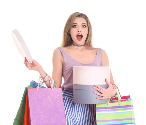 Mujer joven con bolsas de compras — Foto de Stock