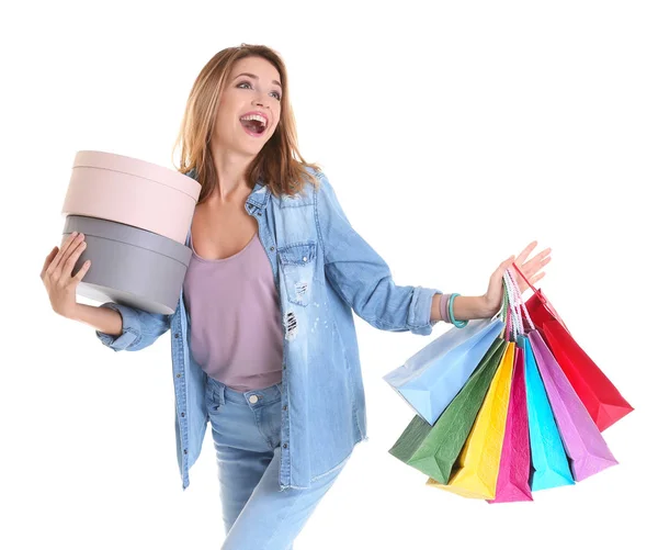 Jeune femme avec des sacs à provisions — Photo