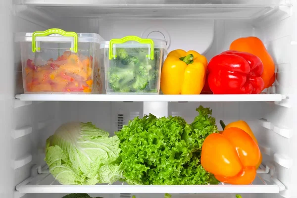 Kylskåp fulla med mat — Stockfoto
