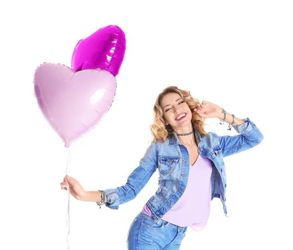 Femme avec des ballons à air en forme de coeur — Photo