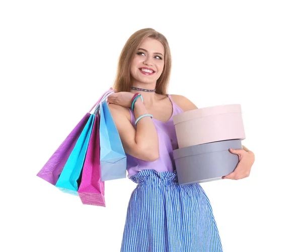 Jeune femme avec des sacs à provisions — Photo