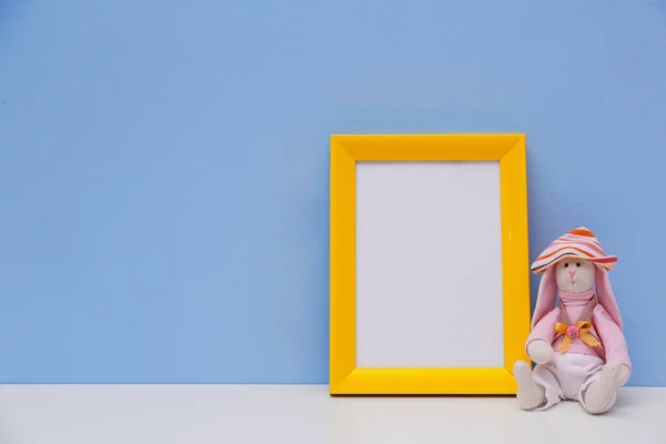 Interieur details van de kamer van het kind op tafel in de buurt van kleur muur — Stockfoto