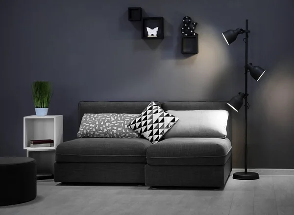 Elegant living room interior with grey sofa — Stock Photo, Image