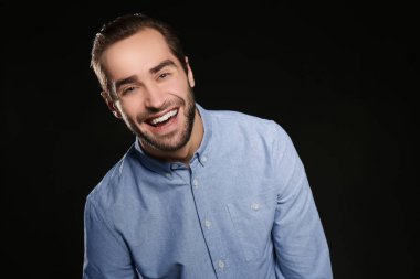 yakışıklı delikanlı