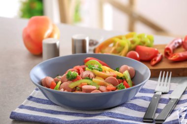 Soslu Sebze Salatası 