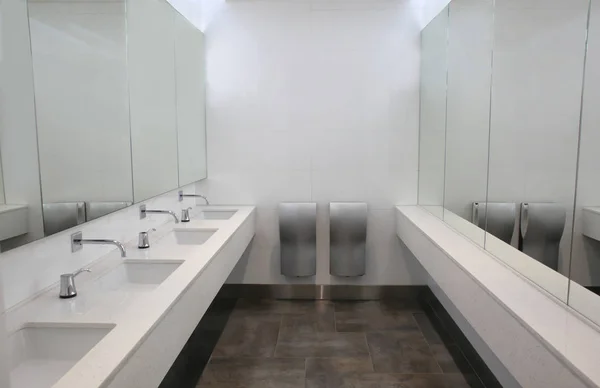 Modern sinks with mirrors in public toilet — Stock Photo, Image