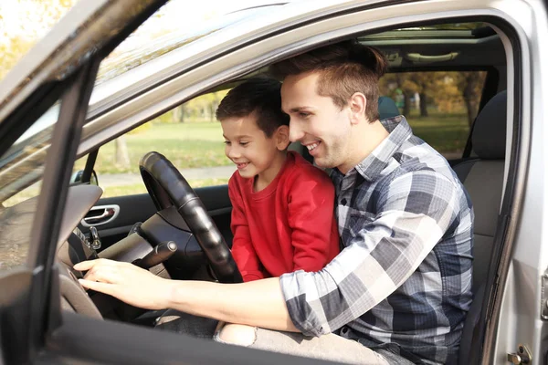 Young father with little son in driver seat of car — Stock Photo, Image