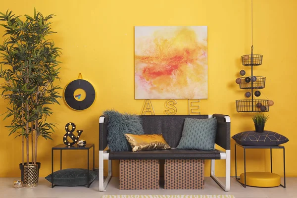 Modern oda içi şık kanepe — Stok fotoğraf