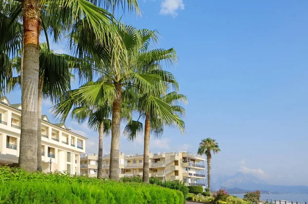 Schöne Aussicht auf das Seebad am sonnigen Tag — Stockfoto