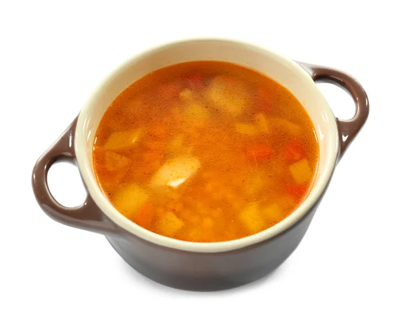 Cazuela con sabrosa sopa de lentejas sobre fondo blanco — Foto de Stock